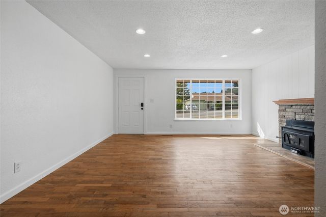 1930 NE Virginia Street, Bremerton, WA 98310