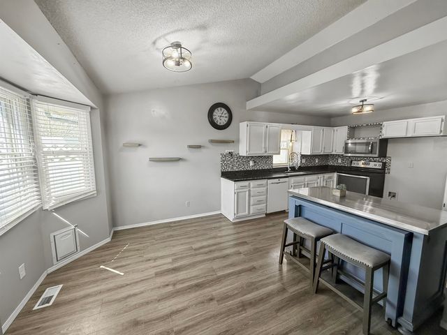 5433 S Stoneborough st, Wichita, KS 67217