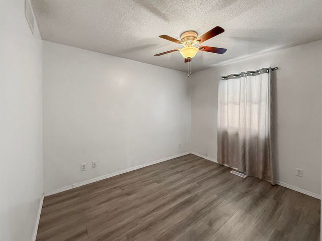 5433 S Stoneborough st, Wichita, KS 67217