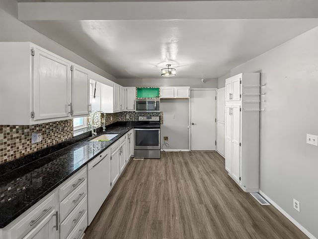 5433 S Stoneborough st, Wichita, KS 67217