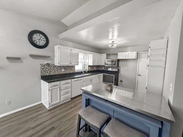 5433 S Stoneborough st, Wichita, KS 67217