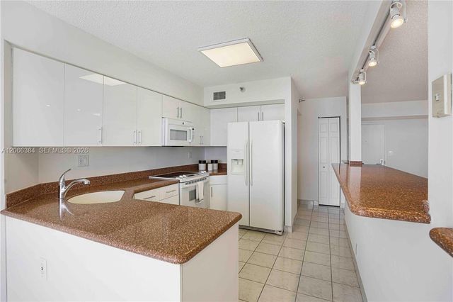 3530 Mystic Pointe Drive 3214, Aventura, FL 33180