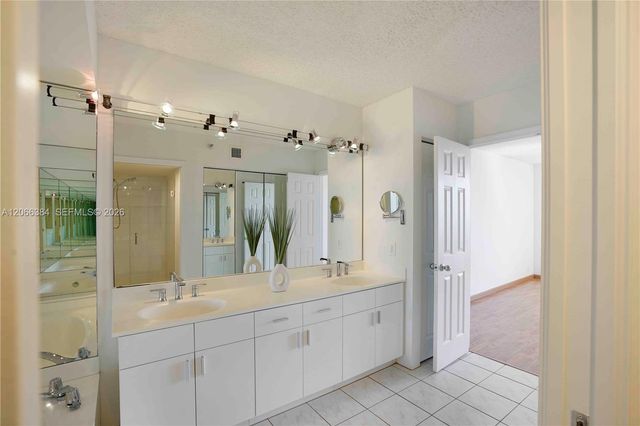 3530 Mystic Pointe Drive 3214, Aventura, FL 33180