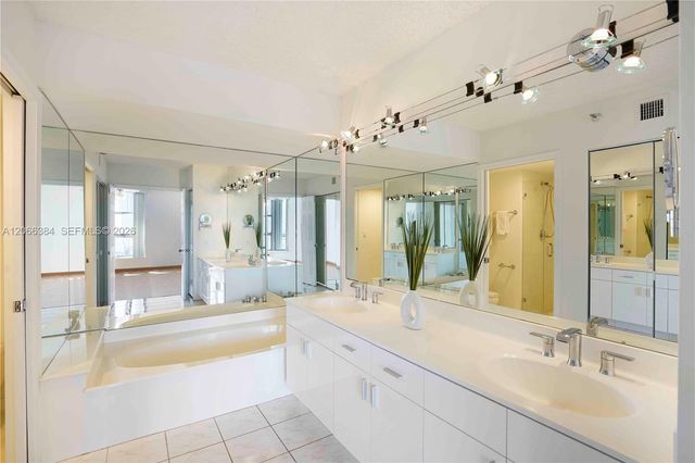 3530 Mystic Pointe Drive 3214, Aventura, FL 33180