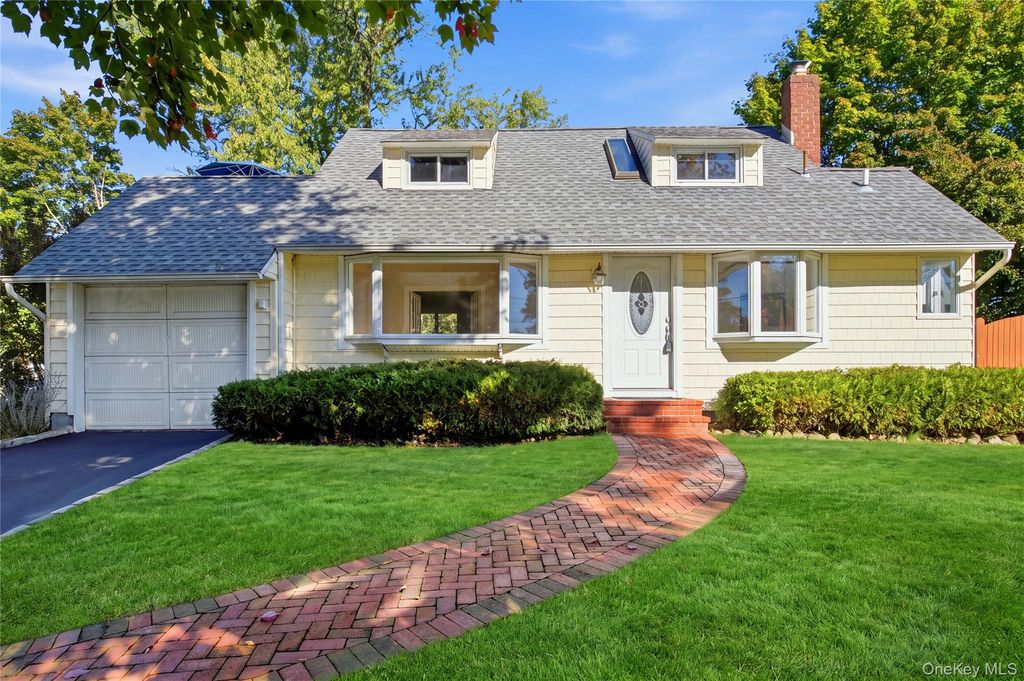 4 Elmont Lane, East Northport, NY 11731 — photo 2