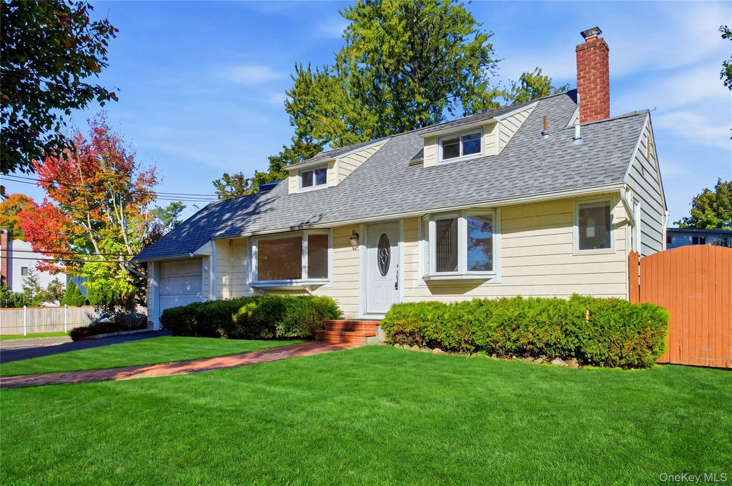 4 Elmont Lane, East Northport, NY 11731 — photo 4