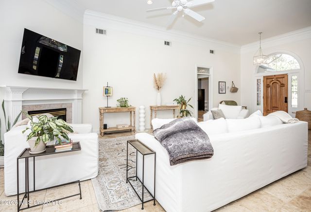 510 Rue Chateauguay, Ocean Springs, MS 39564