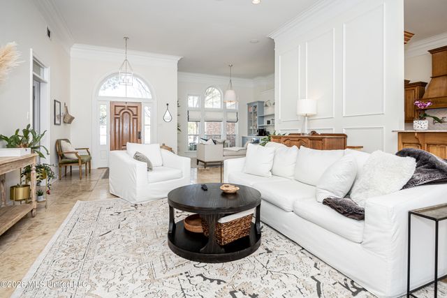 510 Rue Chateauguay, Ocean Springs, MS 39564