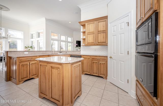 510 Rue Chateauguay, Ocean Springs, MS 39564