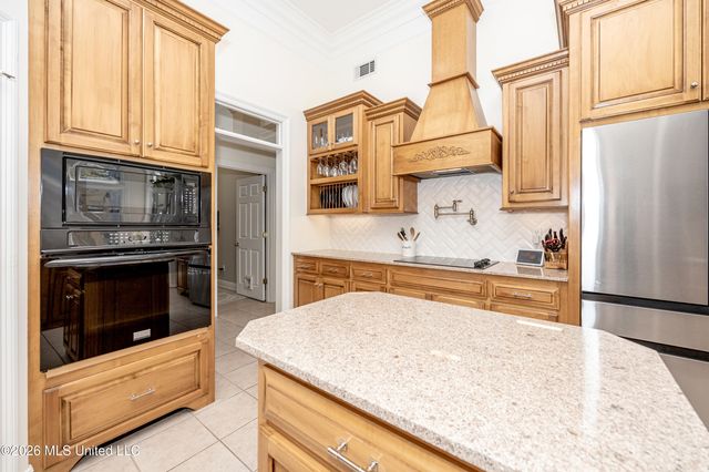 510 Rue Chateauguay, Ocean Springs, MS 39564