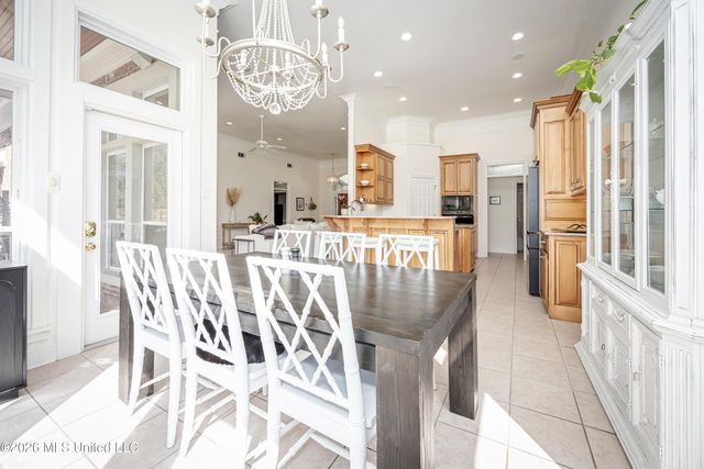 510 Rue Chateauguay, Ocean Springs, MS 39564