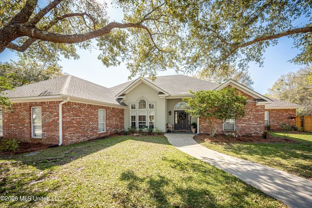 510 Rue Chateauguay, Ocean Springs, MS 39564