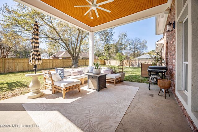 510 Rue Chateauguay, Ocean Springs, MS 39564