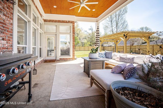 510 Rue Chateauguay, Ocean Springs, MS 39564