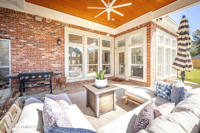 510 Rue Chateauguay, Ocean Springs, MS 39564