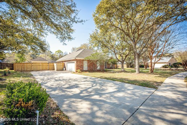 510 Rue Chateauguay, Ocean Springs, MS 39564