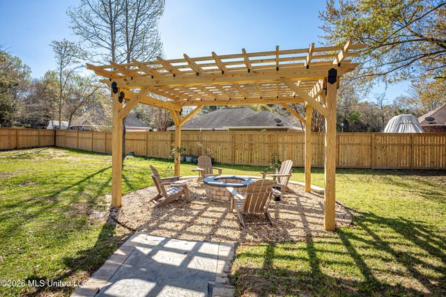 510 Rue Chateauguay, Ocean Springs, MS 39564