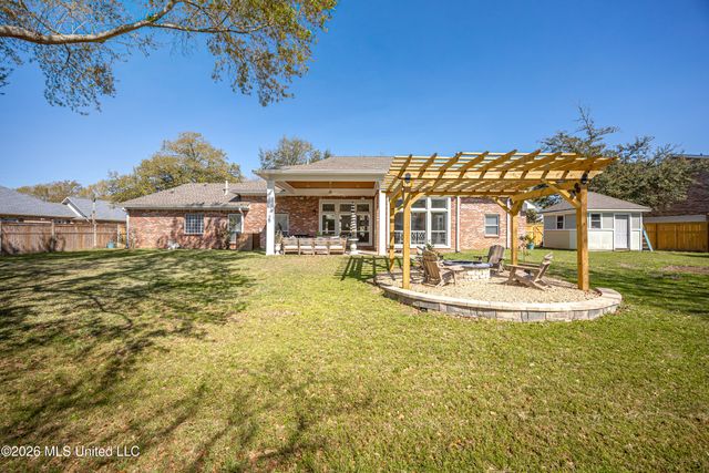 510 Rue Chateauguay, Ocean Springs, MS 39564