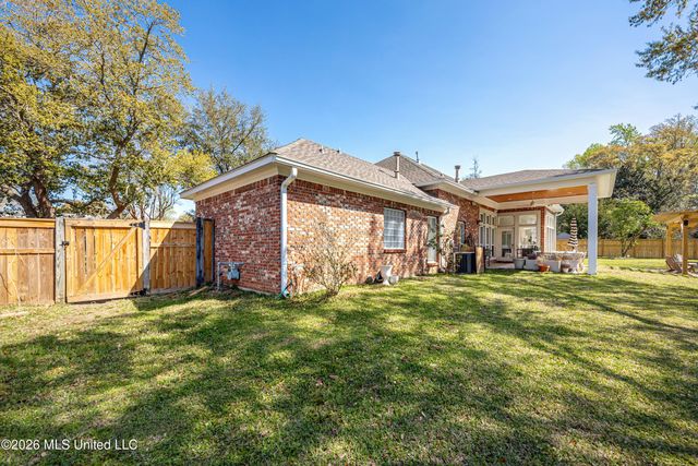 510 Rue Chateauguay, Ocean Springs, MS 39564