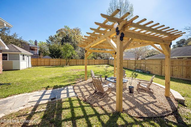 510 Rue Chateauguay, Ocean Springs, MS 39564