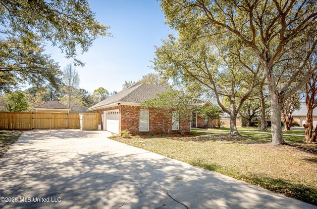 510 Rue Chateauguay, Ocean Springs, MS 39564