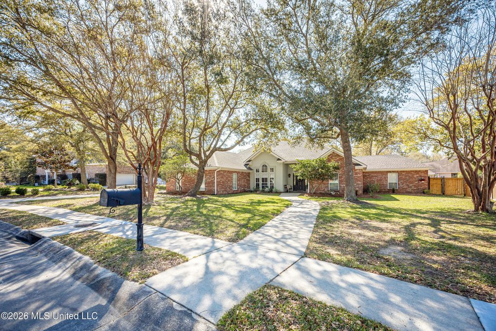 510 Rue Chateauguay, Ocean Springs, MS 39564