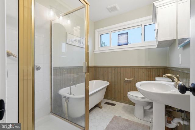 1227 CLAGETT DR, Rockville, MD 20851