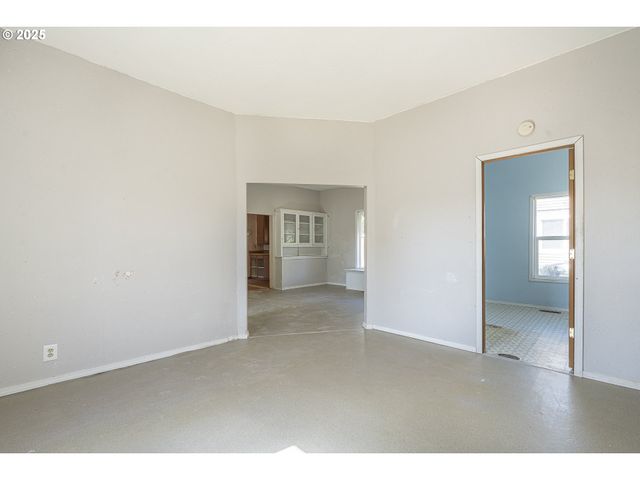 1414 E 8TH St, Newberg, OR 97132