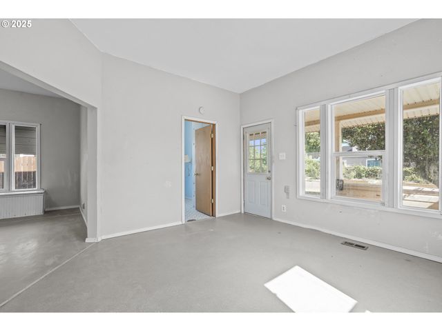 1414 E 8TH St, Newberg, OR 97132