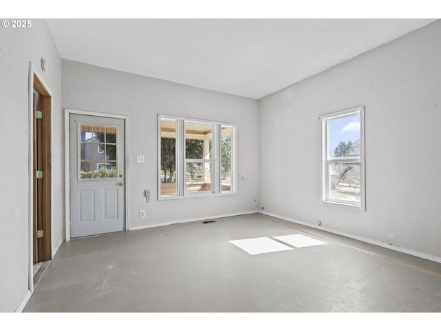 1414 E 8TH St, Newberg, OR 97132