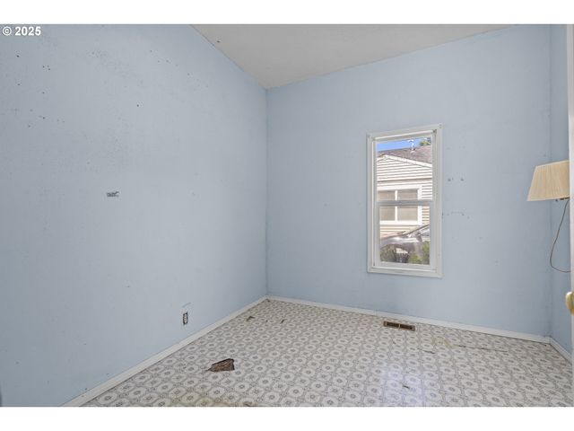 1414 E 8TH St, Newberg, OR 97132
