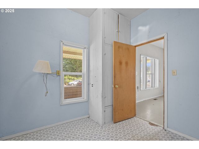 1414 E 8TH St, Newberg, OR 97132