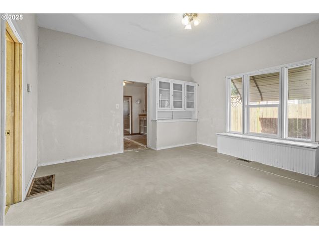1414 E 8TH St, Newberg, OR 97132