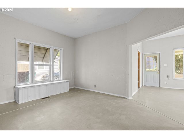 1414 E 8TH St, Newberg, OR 97132