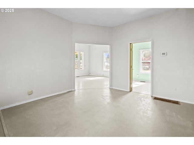 1414 E 8TH St, Newberg, OR 97132