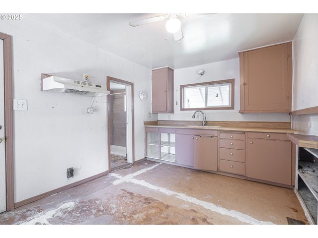 1414 E 8TH St, Newberg, OR 97132