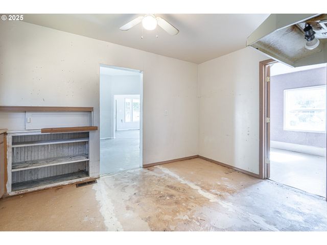 1414 E 8TH St, Newberg, OR 97132