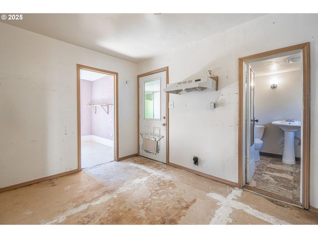 1414 E 8TH St, Newberg, OR 97132