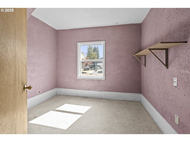 1414 E 8TH St, Newberg, OR 97132