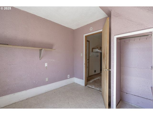 1414 E 8TH St, Newberg, OR 97132