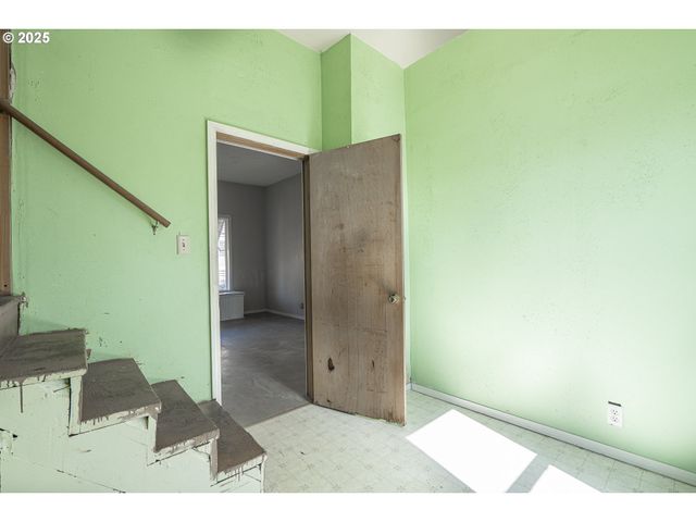 1414 E 8TH St, Newberg, OR 97132