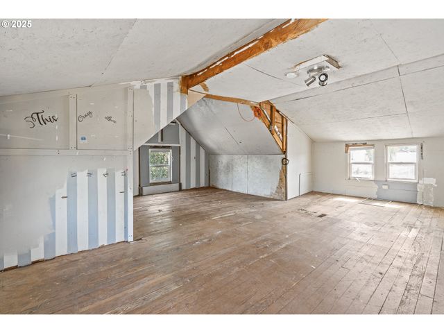 1414 E 8TH St, Newberg, OR 97132