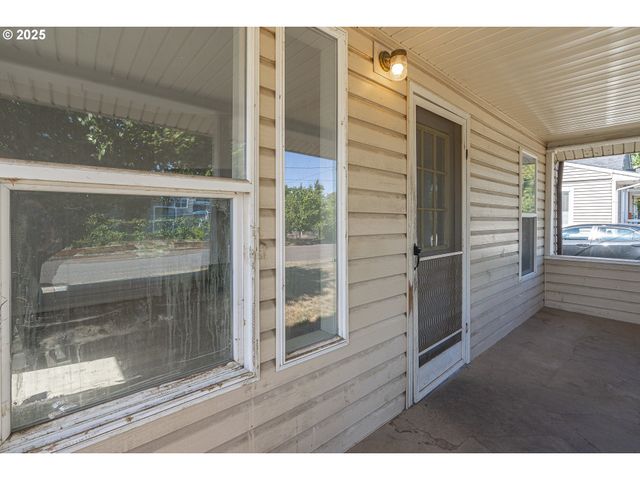 1414 E 8TH St, Newberg, OR 97132