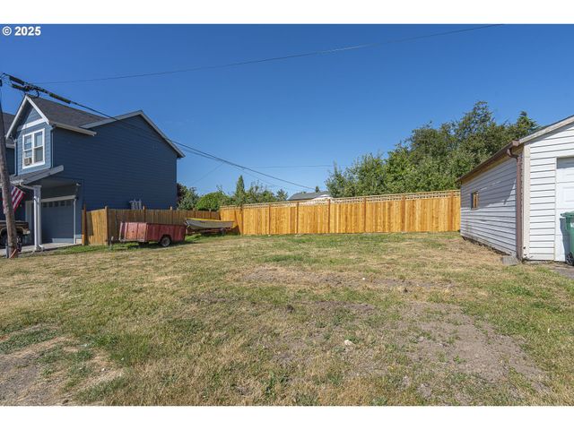 1414 E 8TH St, Newberg, OR 97132