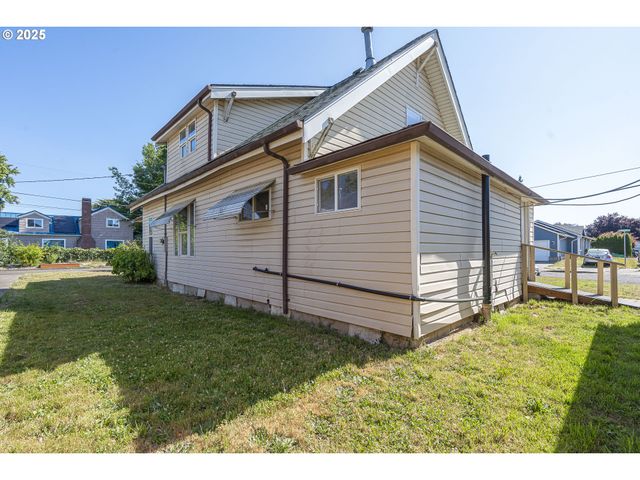 1414 E 8TH St, Newberg, OR 97132