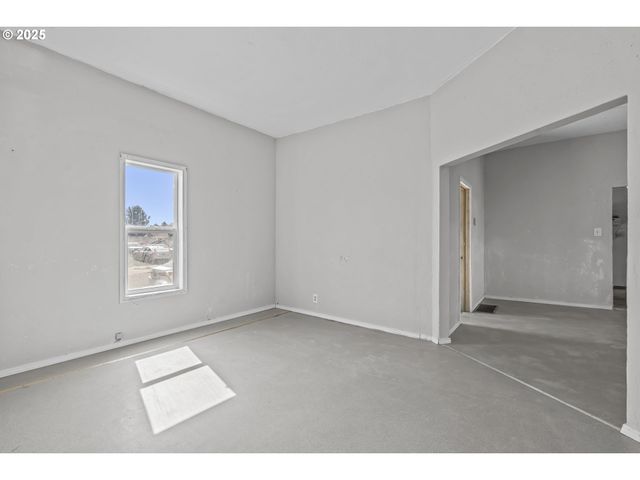 1414 E 8TH St, Newberg, OR 97132