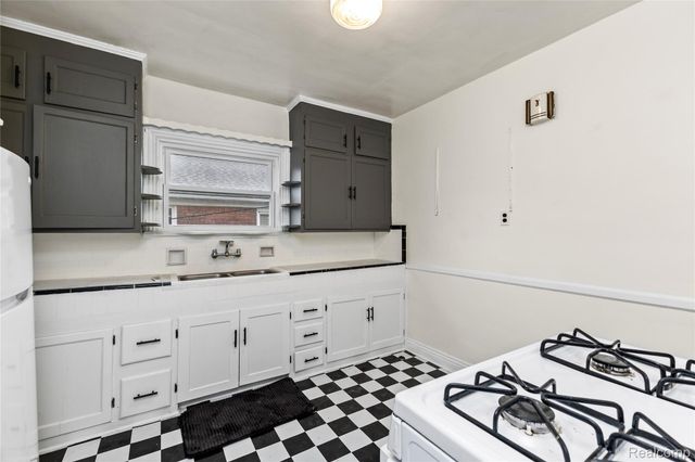 604 Alter Road, Detroit, MI 48215