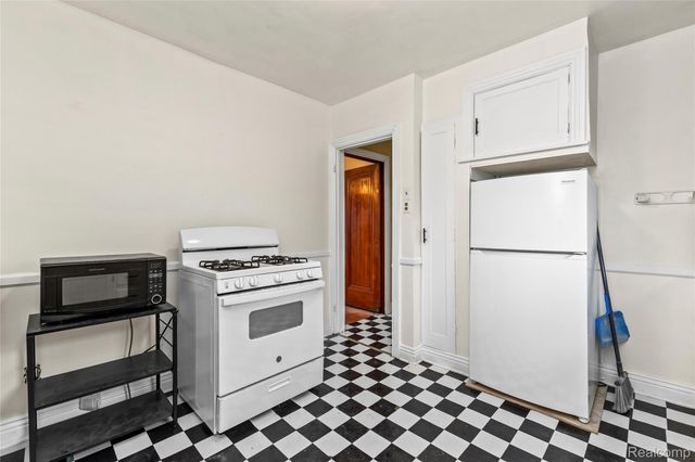 604 Alter Road, Detroit, MI 48215