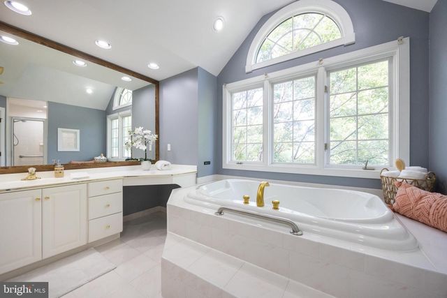 203 BARN HILL RD, West Chester, PA 19382