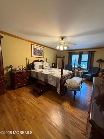 21 Howe Lane, Freehold, NJ 07728